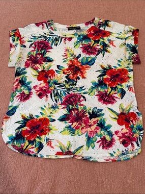 Kim & Cami med wmโs White Floral Eyelet Short Sleeve Tee with tropical Blooms